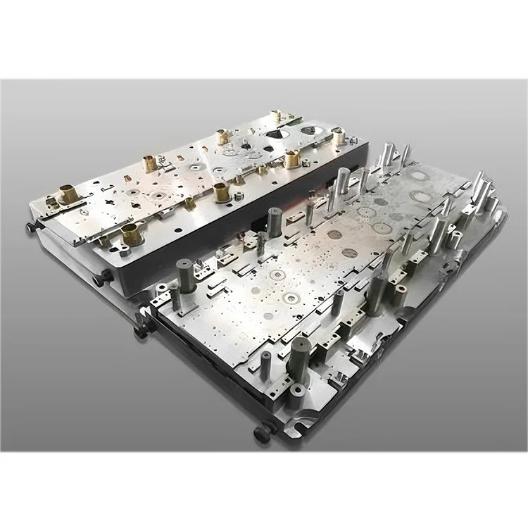 Kaksirivinen Progressive Die AC-kompressorimoottorille